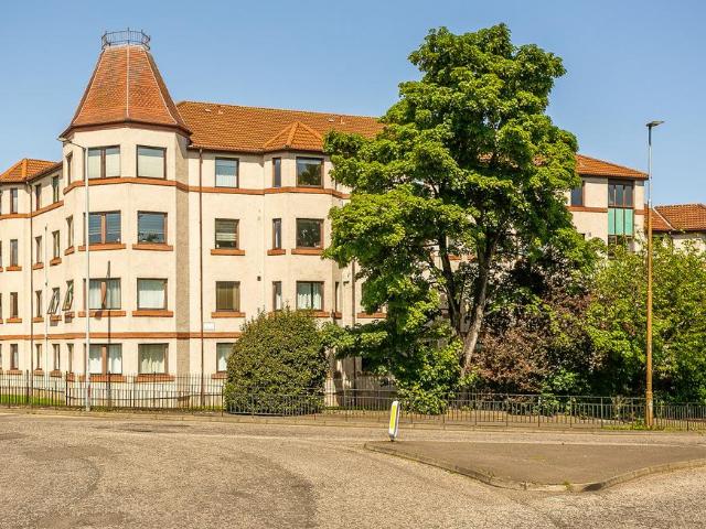 Flat for sale in Lochend, Scotland