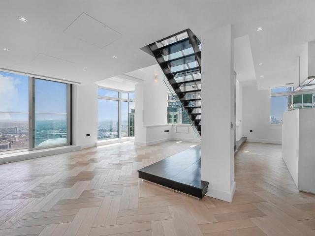 Flat for sale in Isle Of Dogs, Isle Of Man
