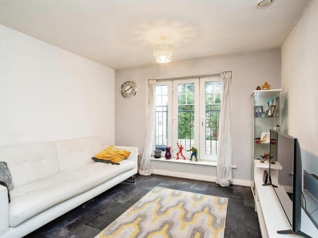 Flat for sale in North Watford