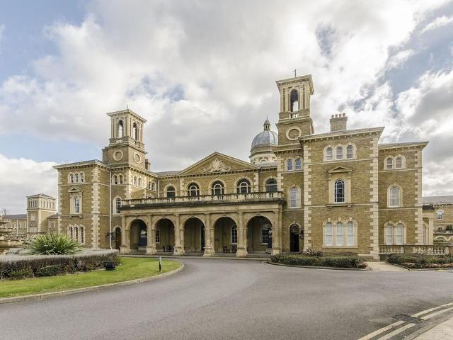 Flat for sale in Friern Barnet, Greater London