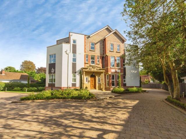 Flat for sale in Freshfield, Sefton