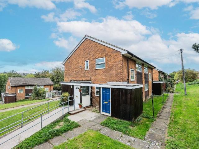 Flat for sale in Kirkstall, Leeds