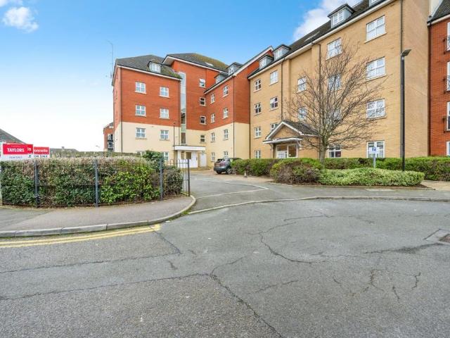 Flat for sale in Cauldwell, Bedford