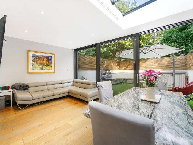 Flat for sale in Brook Green, Greater London