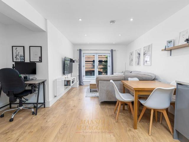 Flat for sale in Red Hill, Surrey