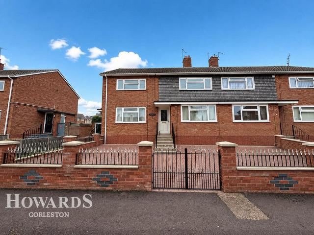 Flat for sale in Cobholm Island, Great Yarmouth