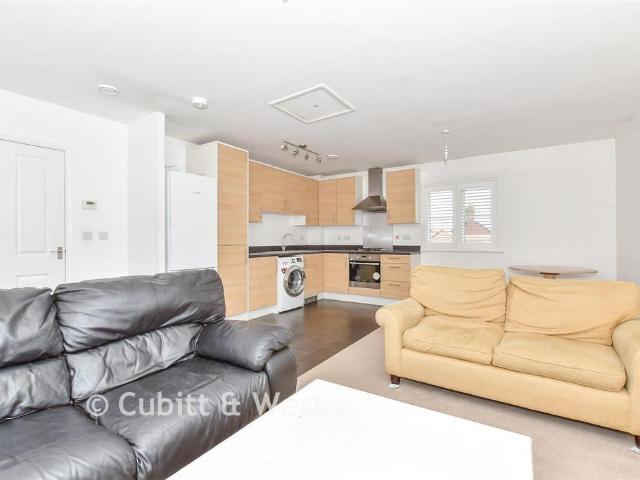 Flat for sale in Littlecote, West Sussex