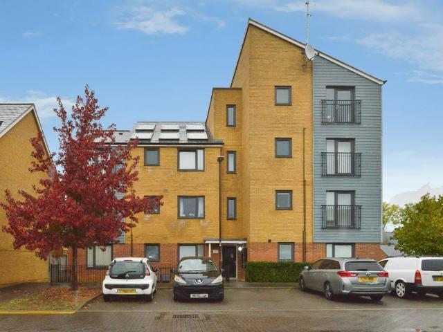 Flat for sale in Stratford Park, Milton Keynes
