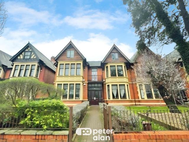 Flat for sale in Plasnewydd, Falcon Lodge