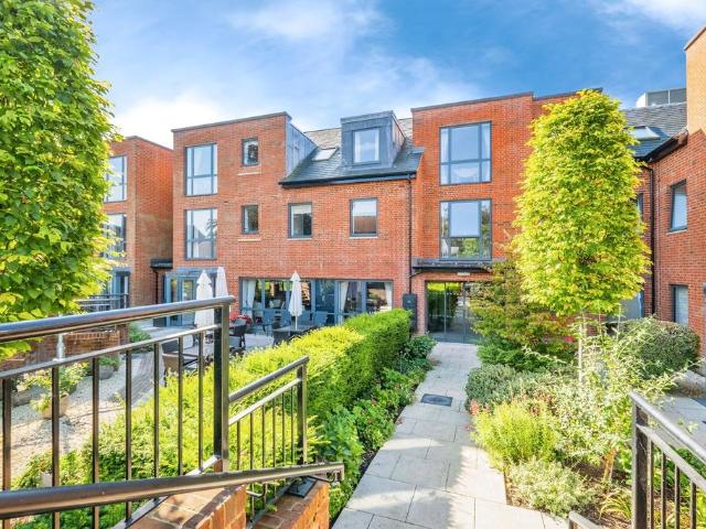 Flat for sale in Littlecote, West Sussex