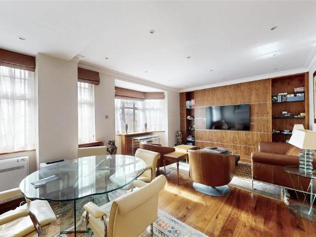Flat for sale in Knightsbridge, Greater London