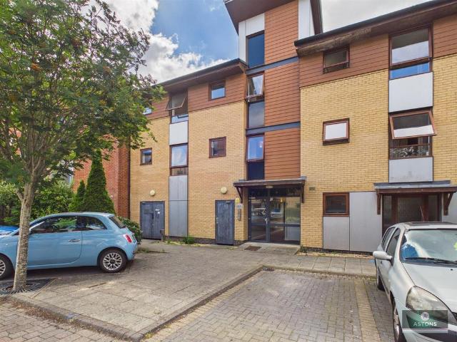 Flat for sale in Three Bridges, Glynde