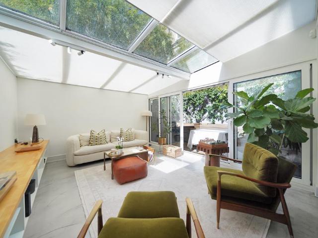 Flat for sale in North Kensington, Greater London