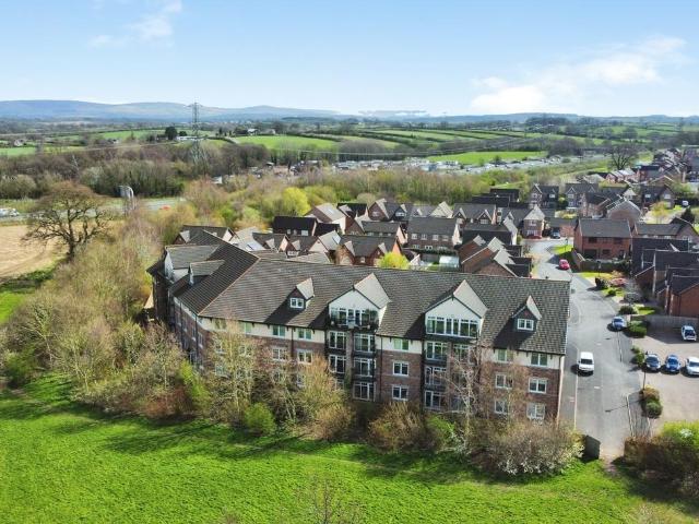 Flat for sale in Garlands