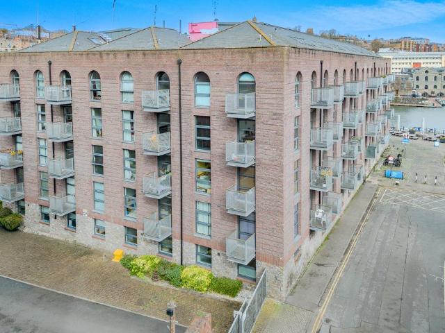 Flat for sale in Spike Island, Feckenham