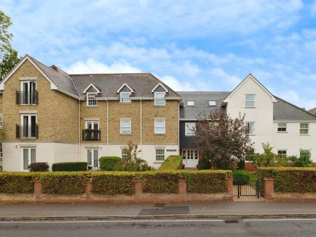 Flat for sale in Sunnymede, Billericay