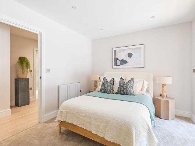 Flat for sale in Dalston, De Beauvoir Town