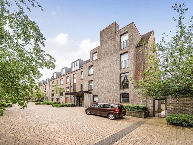 Flat for sale in Muswell Hill, Greater London