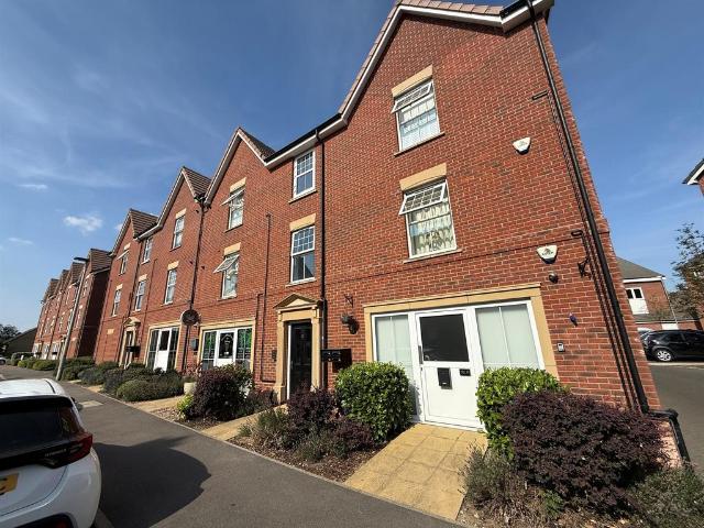 Flat for sale in Milton Keynes
