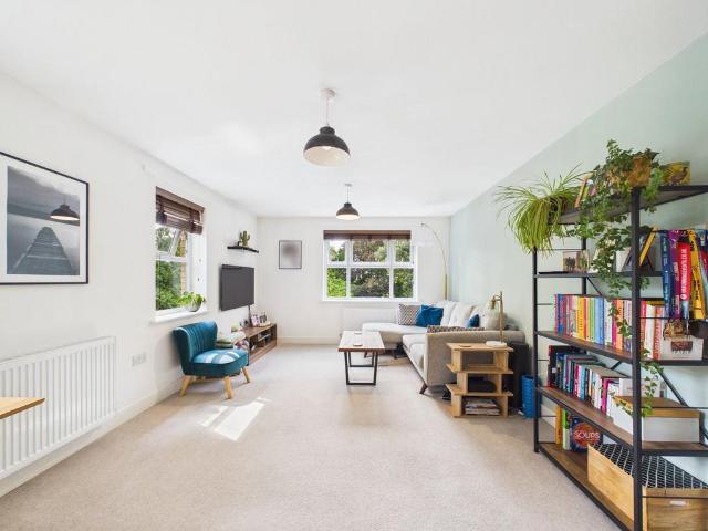 Flat for sale in North Horsham, Horsham
