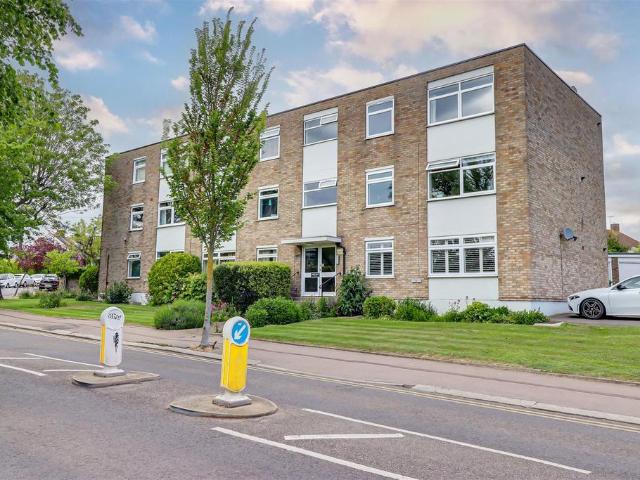 Flat for sale in Alton Barnes, Essex