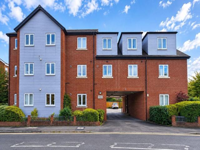 Flat for sale in King's Walden, Hertfordshire