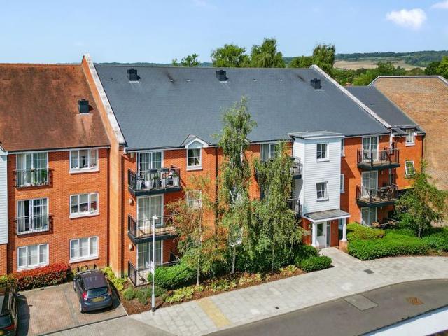 Flat for sale in The Butts, Kent