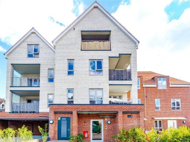 Flat for sale in London Borough of Croydon, Purley