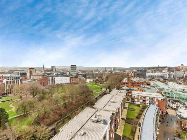 Flat for sale in Broadmead, Feckenham