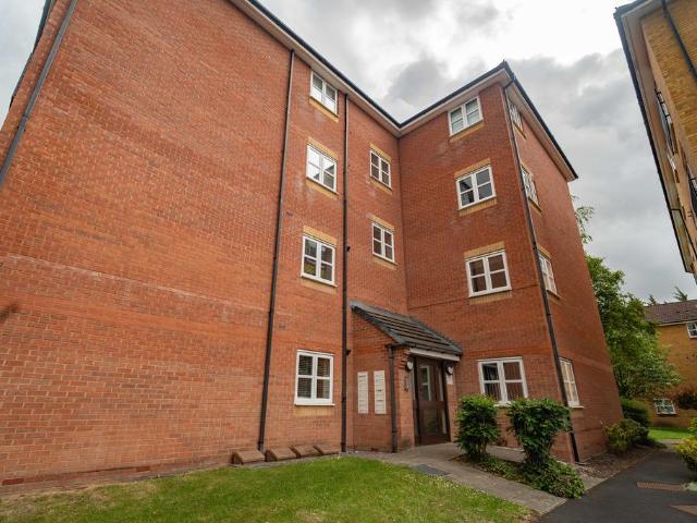 Flat for sale in Calderstones