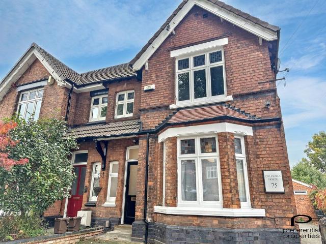 Flat for sale in Maney, Birmingham