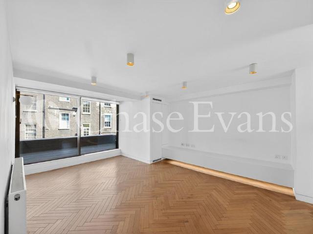 Flat for sale in Marylebone, Greater London