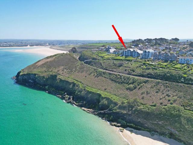 Flat for sale in Penbeagle, Cornwall