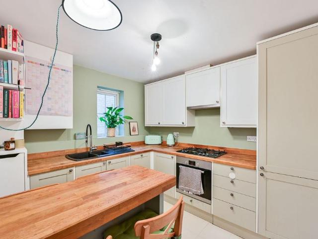 Flat for sale in Peckham, Greater London
