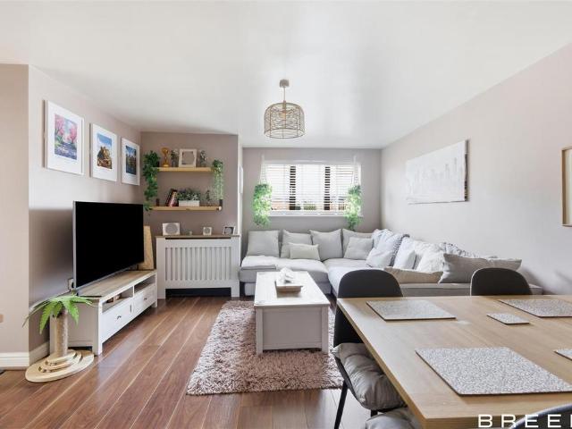 Flat for sale in Greater London