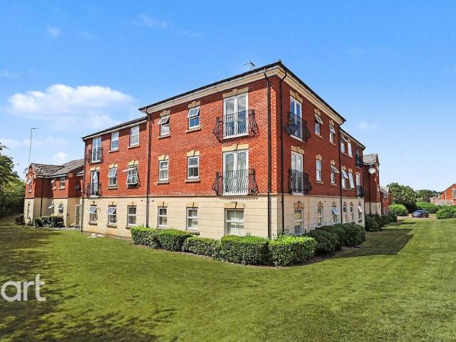 Flat for sale in Whetstone, Pinfold