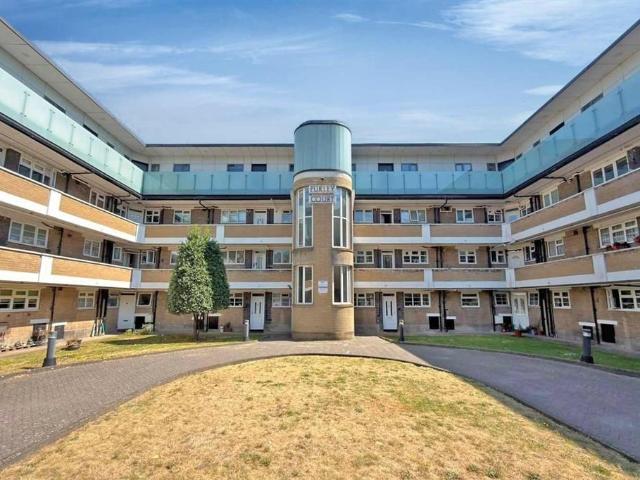Flat for sale in London Borough of Croydon, Greater London