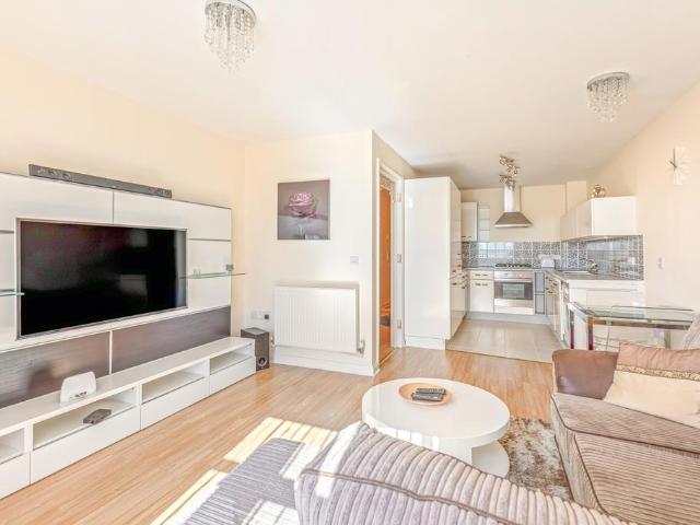 Flat for sale in Pinfold, Leicestershire