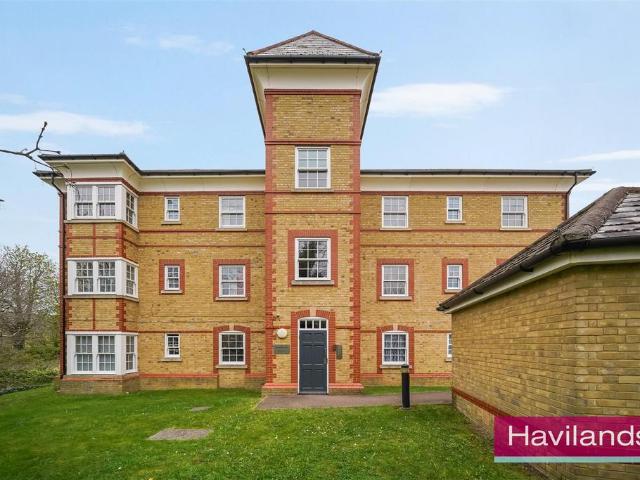 Flat for sale in Southgate, Oakwood