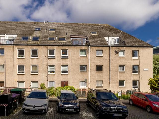 Flat for sale in North Leith, Leith