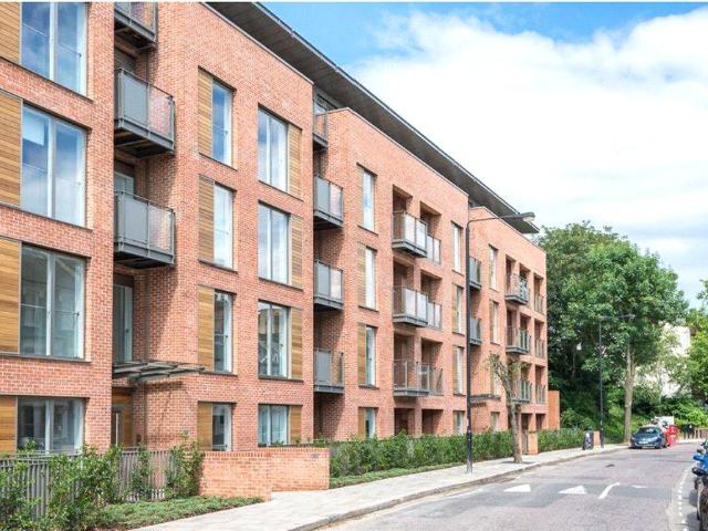 Flat for sale in West Hampstead, Greater London