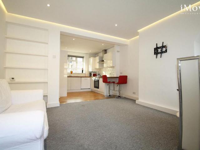 Flat for sale in Dulwich, Greater London