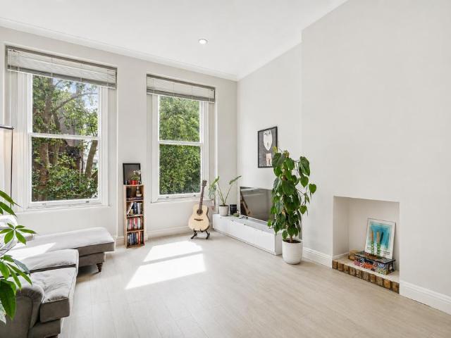 Flat for sale in South Kensington, Greater London