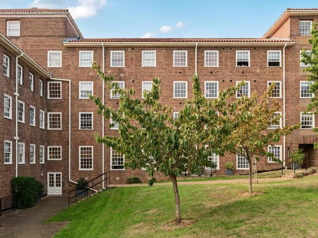 Flat for sale in Southfields, Greater London