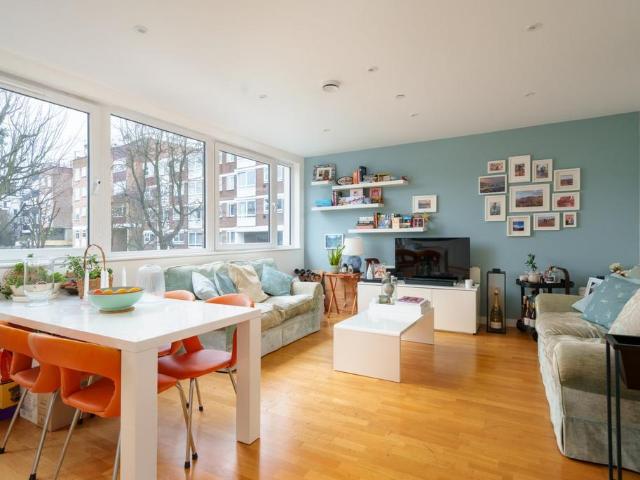 Flat for sale in Putney, Greater London