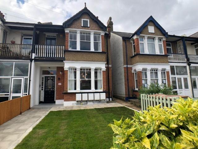 Flat for sale in Wealdstone, Greater London