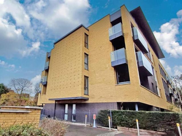 Flat for sale in Putney, Greater London