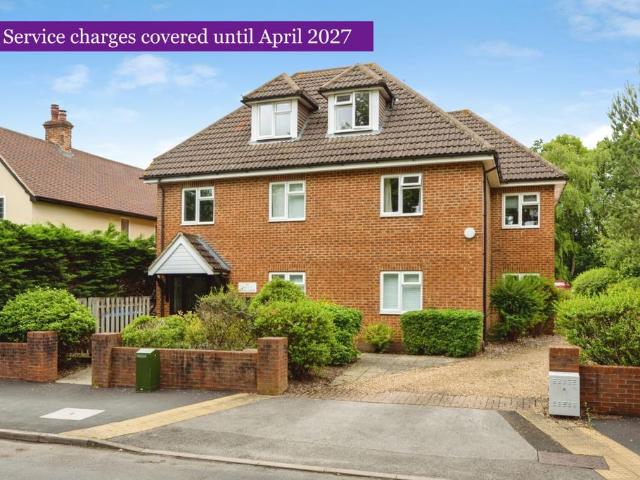 Flat for sale in Woking, Surrey