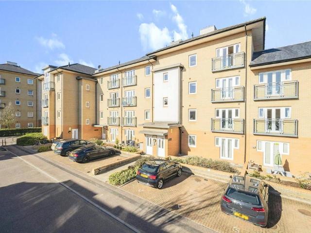 Flat for sale in Arbury, Cambridgeshire