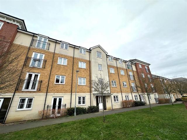 Flat for sale in Kingswood, North Watford